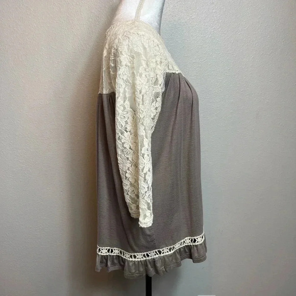 Umgee Womens Beige top with Ivory colored lace design on shoulders and sleeves. - Picture 3 of 11